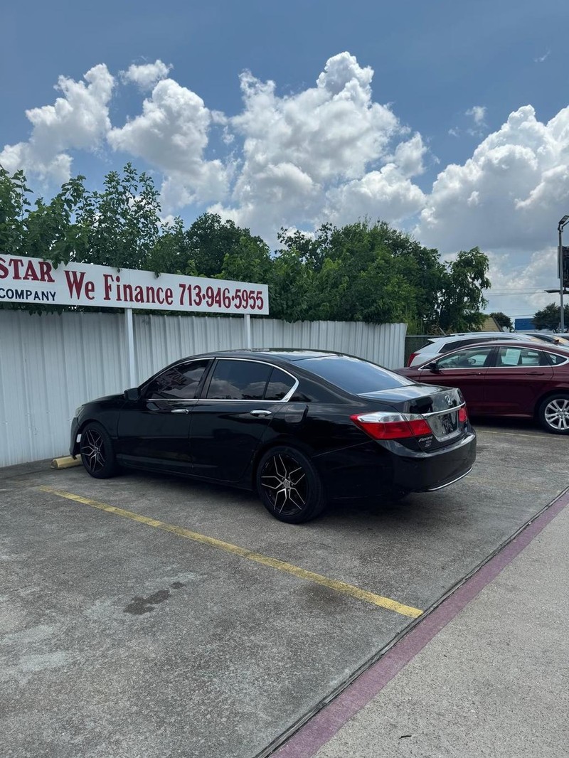 Honda Accord Sedan Vehicle Full-screen Gallery Image 05