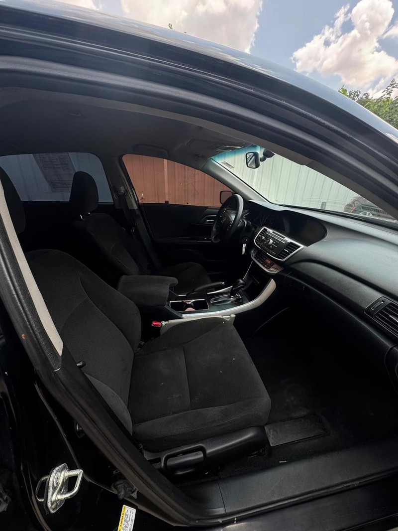 Honda Accord Sedan Vehicle Full-screen Gallery Image 08