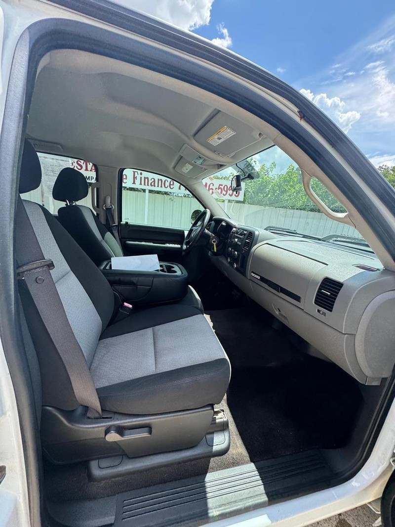 GMC Sierra 1500 Vehicle Full-screen Gallery Image 08