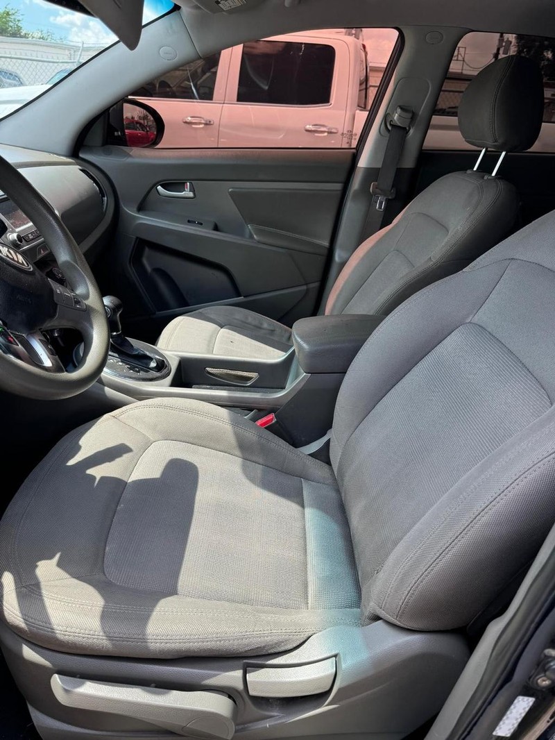 Kia Sportage Vehicle Full-screen Gallery Image 08