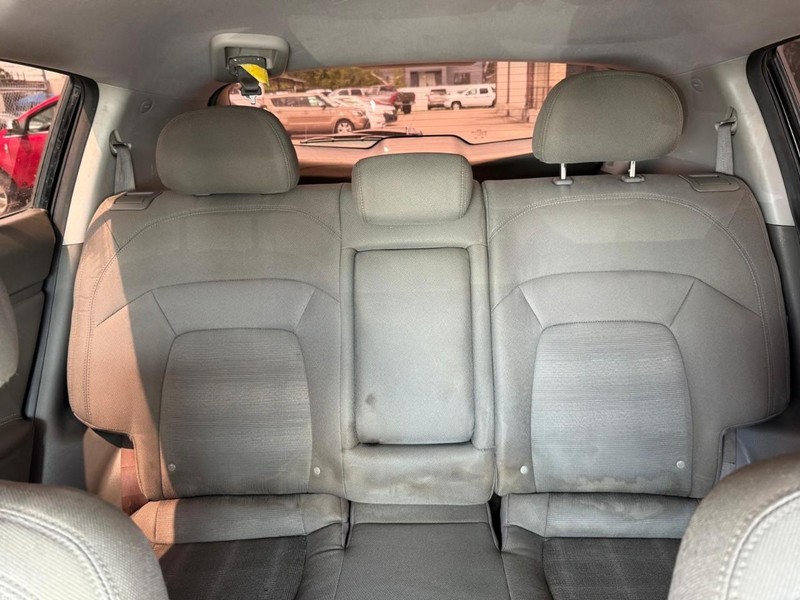 Kia Sportage Vehicle Full-screen Gallery Image 09