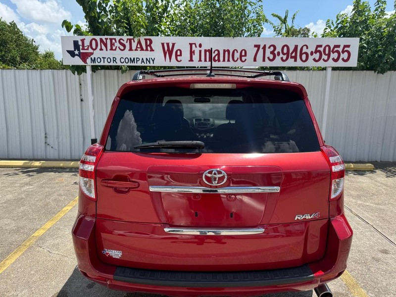 Toyota RAV4 Vehicle Full-screen Gallery Image 04