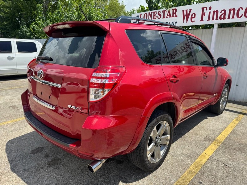 Toyota RAV4 Vehicle Full-screen Gallery Image 05