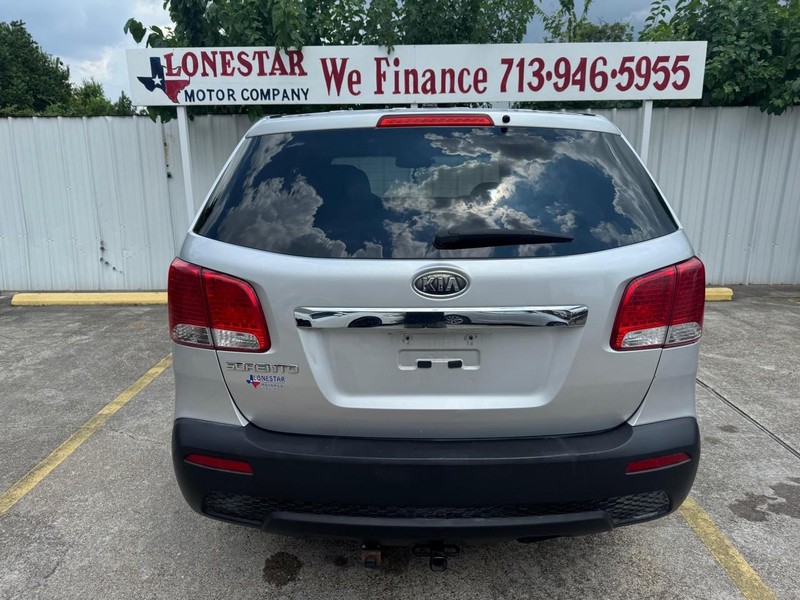 Kia Sorento Vehicle Full-screen Gallery Image 04