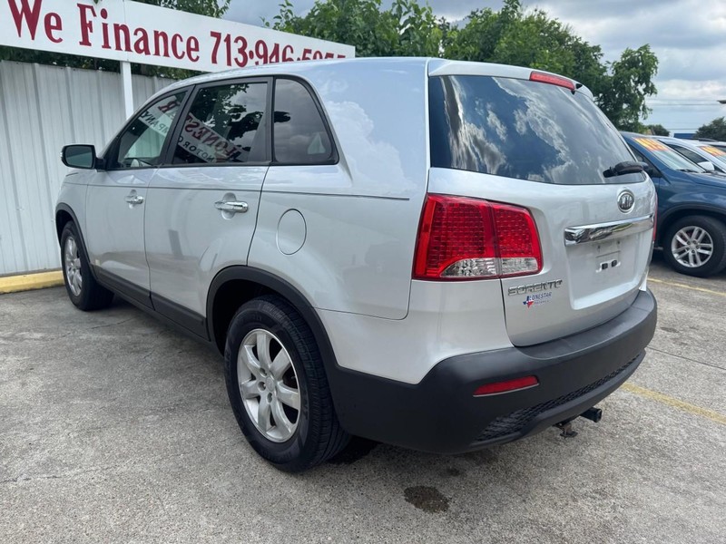 Kia Sorento Vehicle Full-screen Gallery Image 06