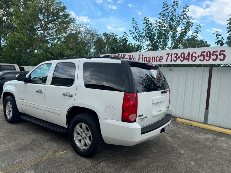 GMC Yukon Vehicle Full-screen Gallery Image 04