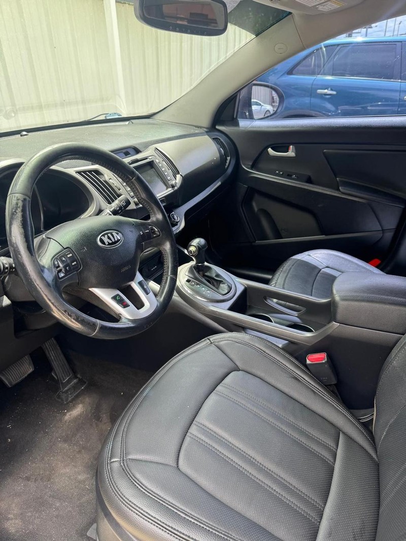 Kia Sportage Vehicle Full-screen Gallery Image 08