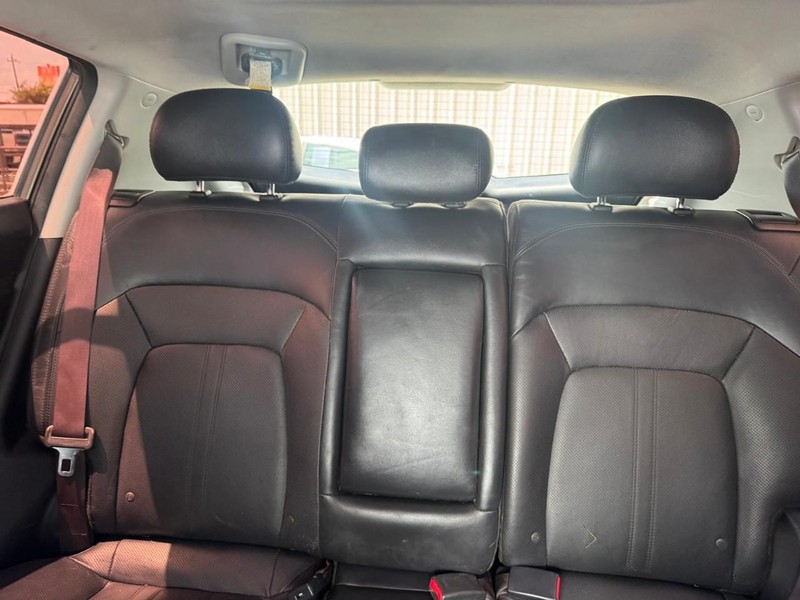 Kia Sportage Vehicle Full-screen Gallery Image 10