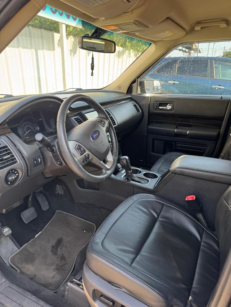 Ford Flex Vehicle Full-screen Gallery Image 08