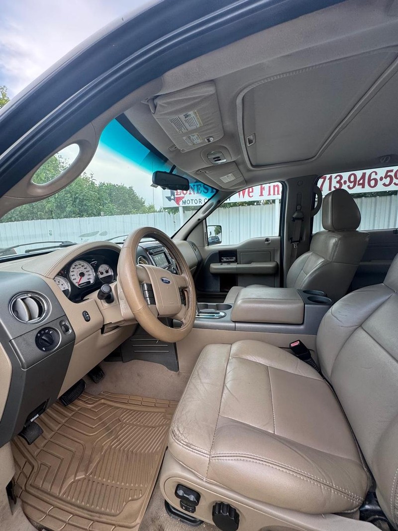 Ford F-150 Vehicle Full-screen Gallery Image 08