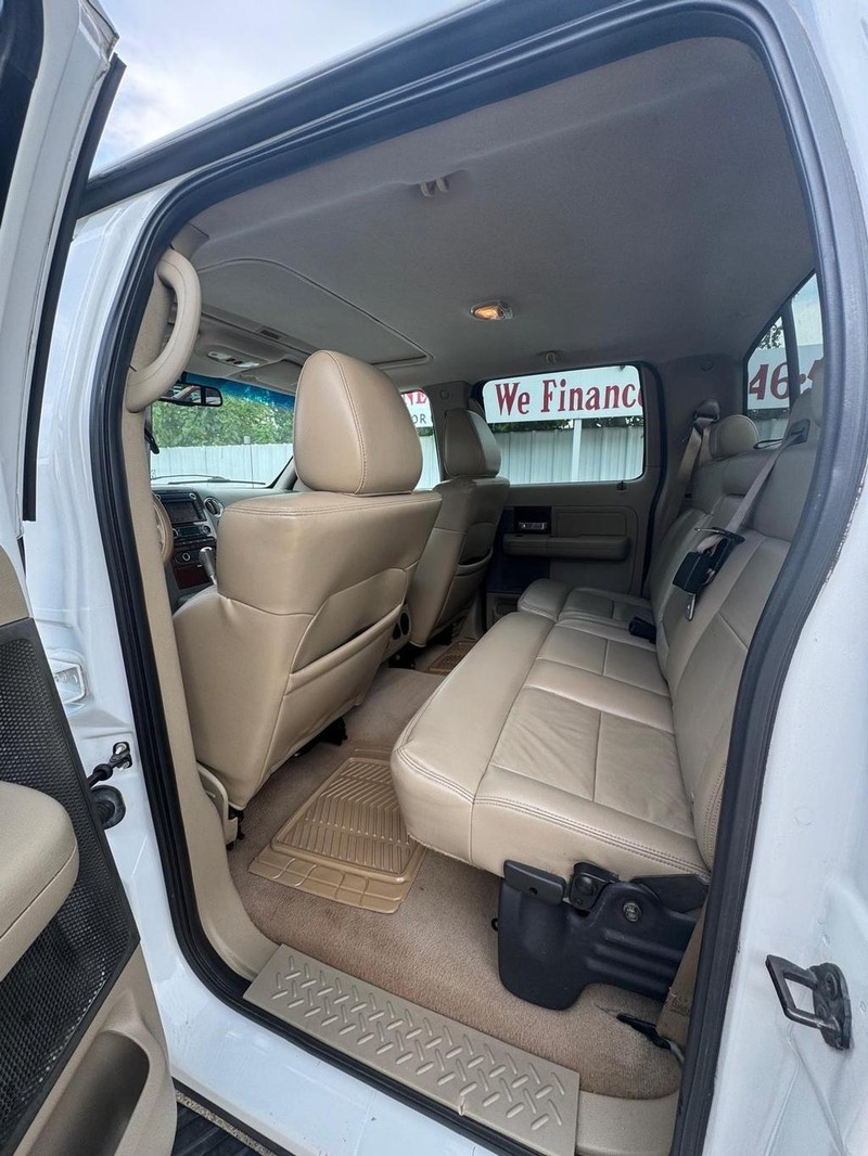 Ford F-150 Vehicle Full-screen Gallery Image 09