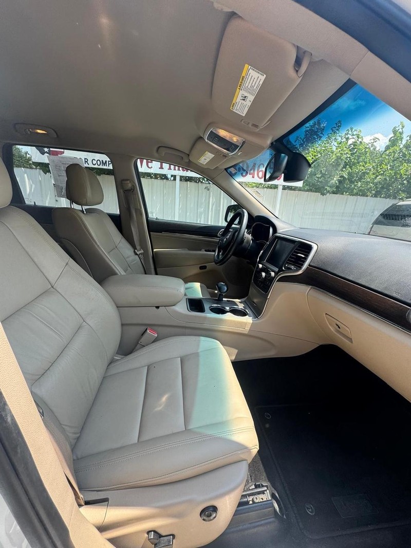 Jeep Grand Cherokee Vehicle Full-screen Gallery Image 08