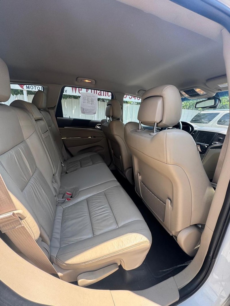 Jeep Grand Cherokee Vehicle Full-screen Gallery Image 09