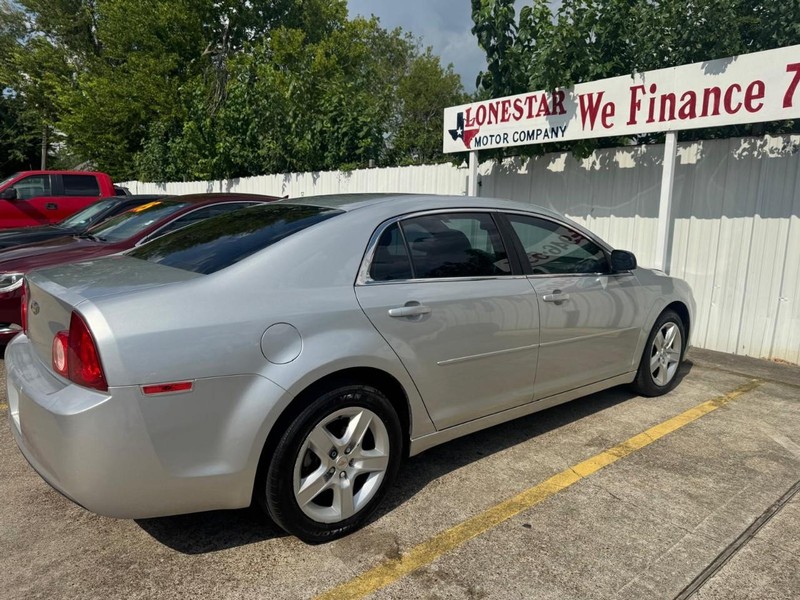 Chevrolet Malibu Vehicle Full-screen Gallery Image 05