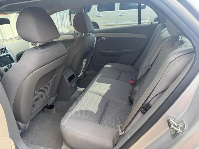 Chevrolet Malibu Vehicle Full-screen Gallery Image 08