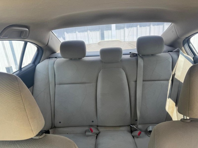 Honda Civic Sedan Vehicle Full-screen Gallery Image 09