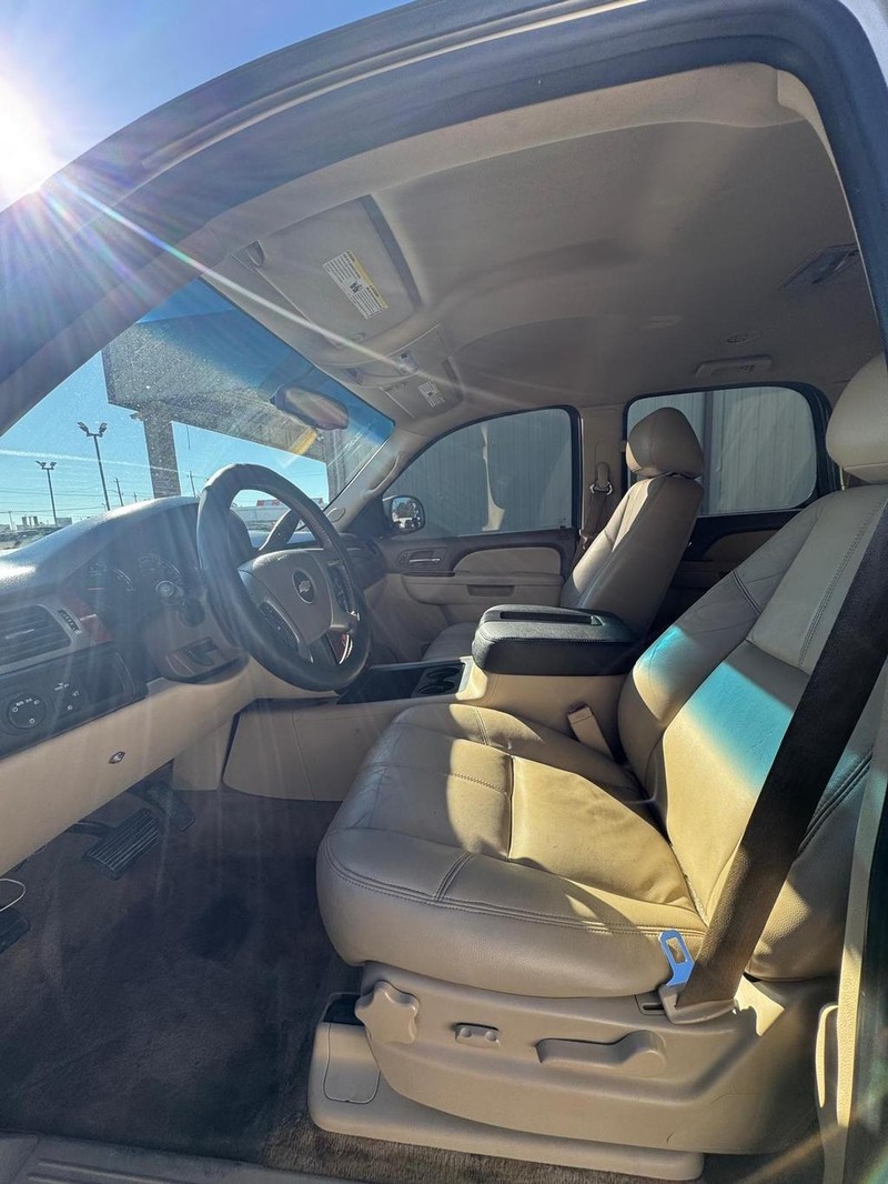 Chevrolet Tahoe Vehicle Full-screen Gallery Image 09