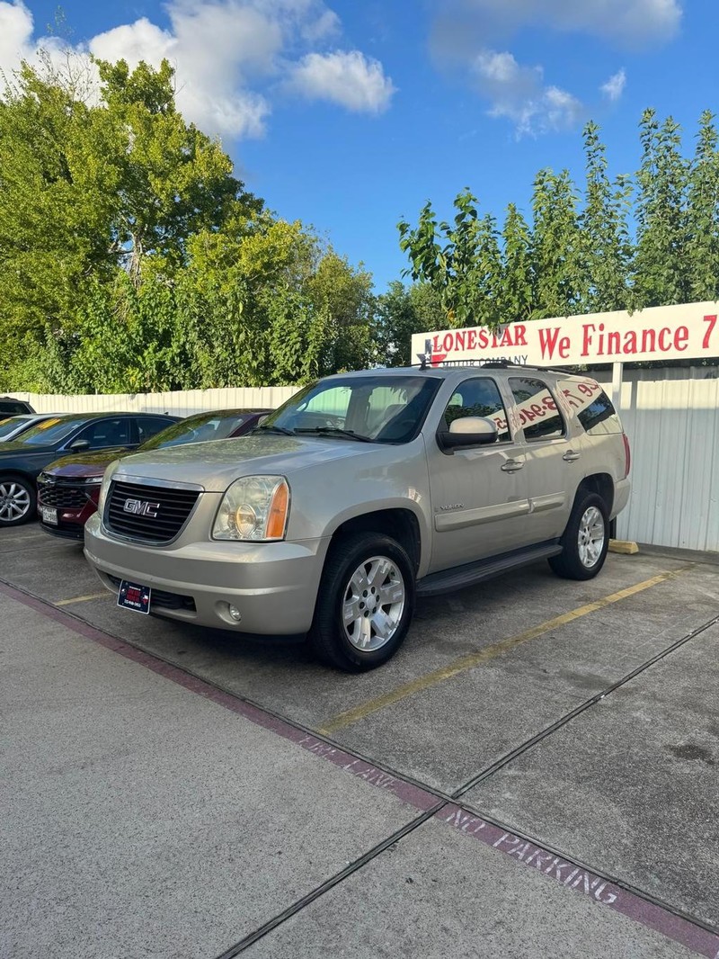 GMC Yukon Vehicle Full-screen Gallery Image 02