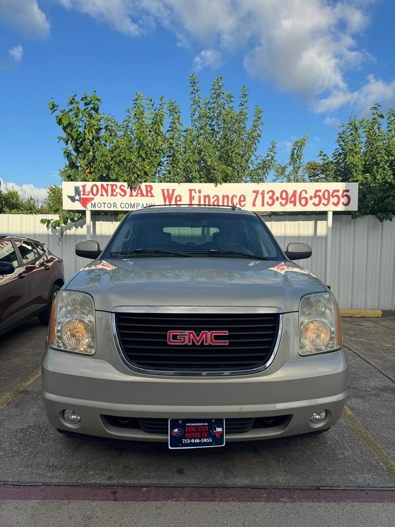 GMC Yukon Vehicle Full-screen Gallery Image 03