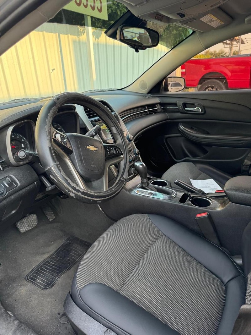 Chevrolet Malibu Limited Vehicle Full-screen Gallery Image 09