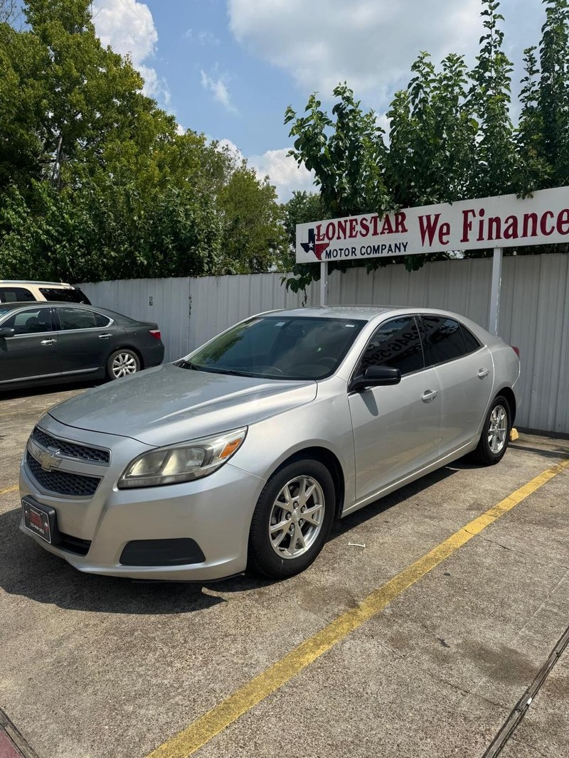 Chevrolet Malibu Vehicle Full-screen Gallery Image 02