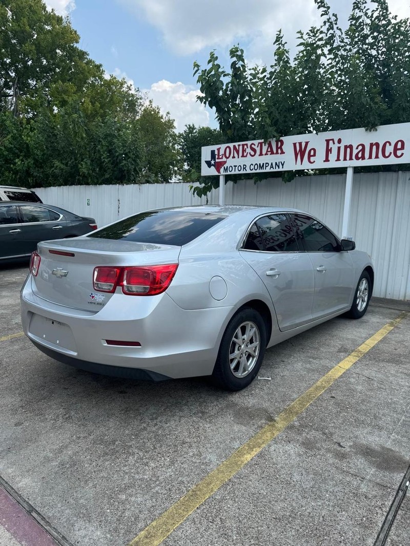 Chevrolet Malibu Vehicle Full-screen Gallery Image 05