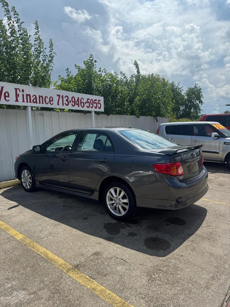 Toyota Corolla Vehicle Full-screen Gallery Image 05