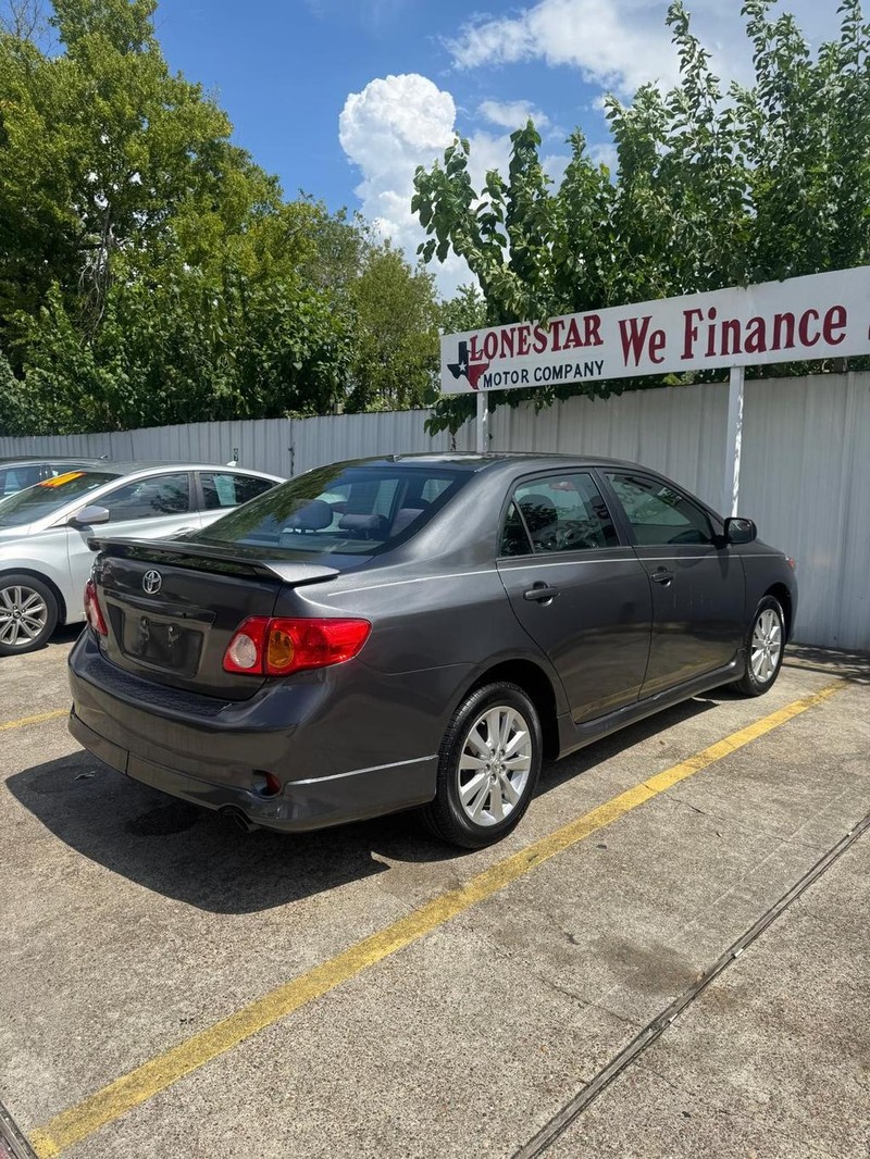 Toyota Corolla Vehicle Full-screen Gallery Image 06