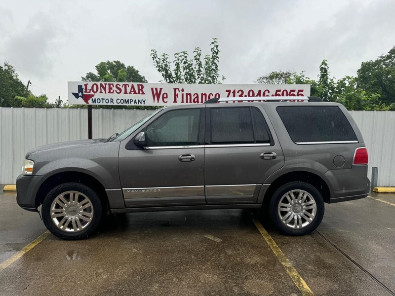 Lincoln Navigator Vehicle Full-screen Gallery Image 07