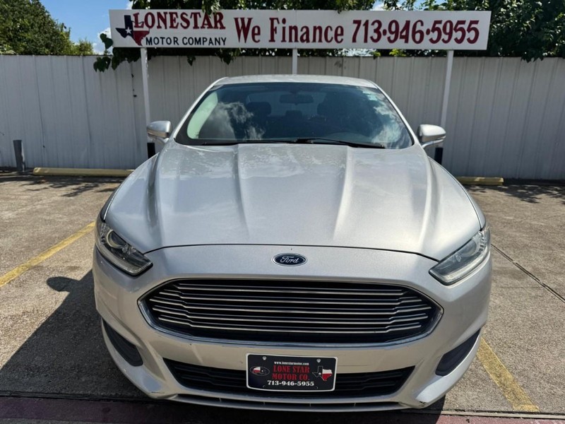 Ford Fusion Vehicle Full-screen Gallery Image 03