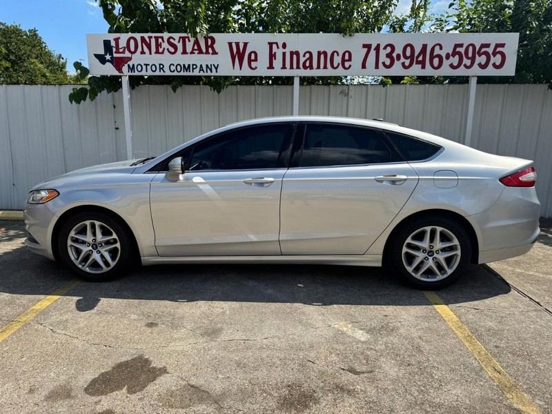 Ford Fusion Vehicle Full-screen Gallery Image 07