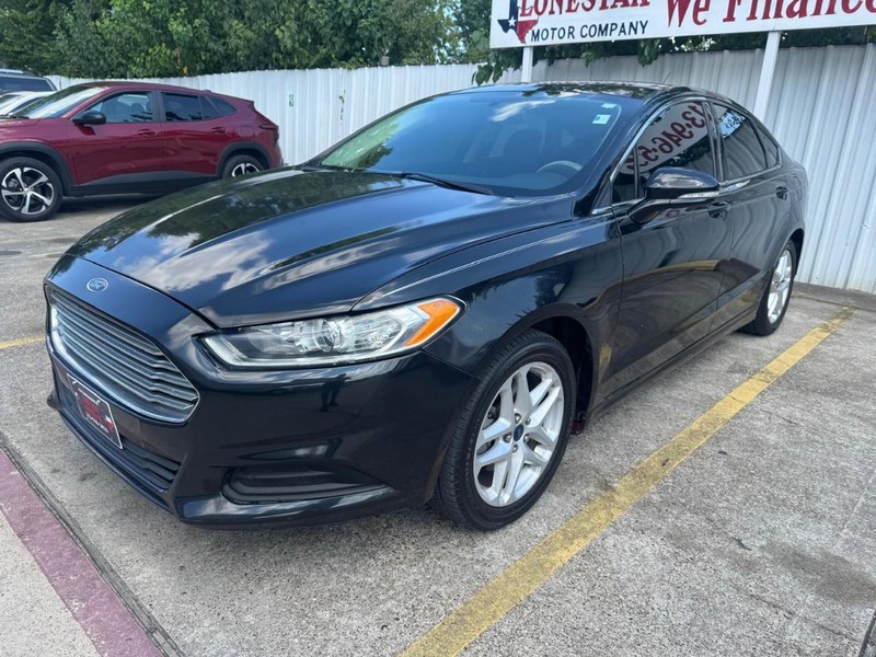 Ford Fusion Vehicle Full-screen Gallery Image 02