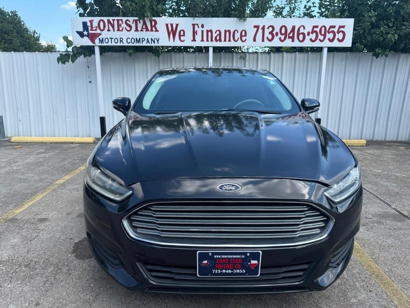 Ford Fusion Vehicle Full-screen Gallery Image 03