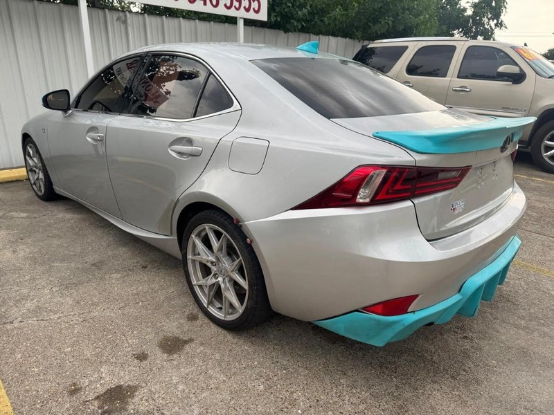 Lexus IS 350 Vehicle Full-screen Gallery Image 06