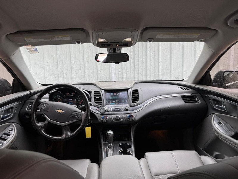 Chevrolet Impala Vehicle Full-screen Gallery Image 09