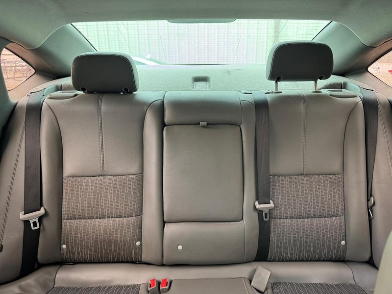 Chevrolet Impala Vehicle Full-screen Gallery Image 10