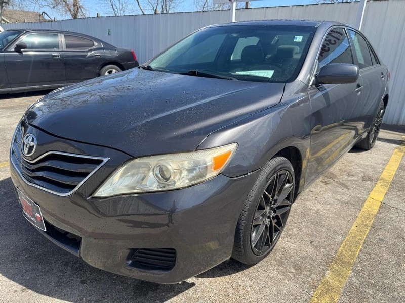 Toyota Camry Vehicle Full-screen Gallery Image 02