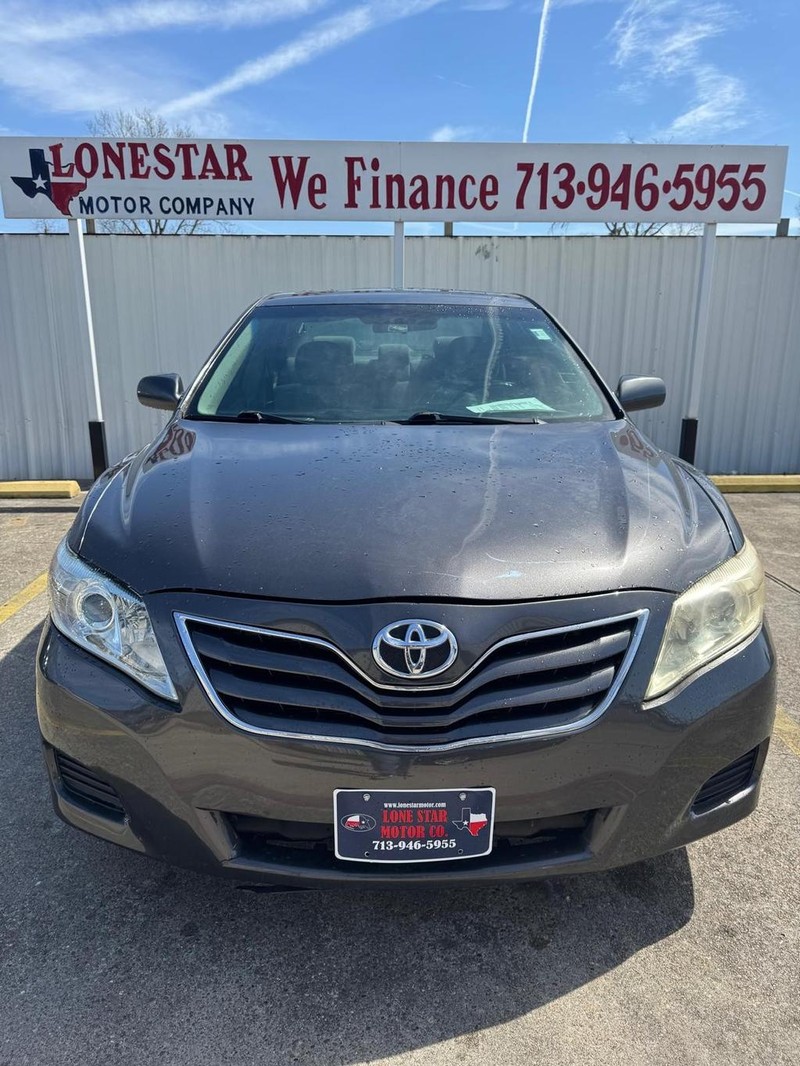 Toyota Camry Vehicle Full-screen Gallery Image 03