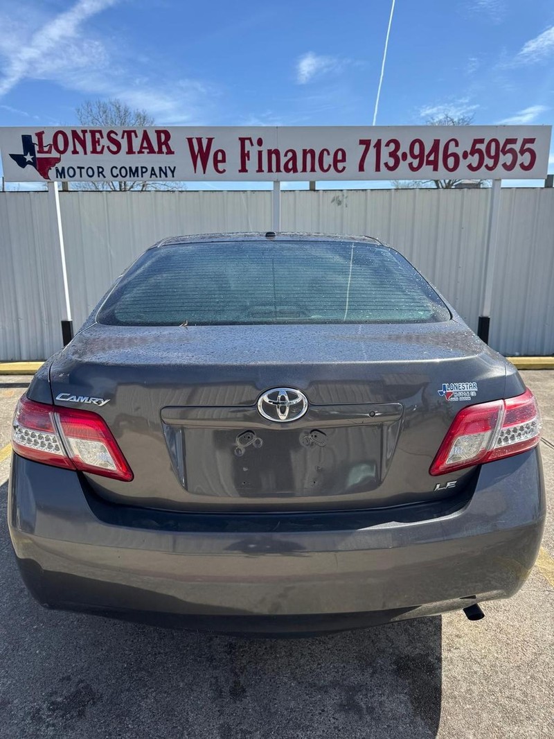 Toyota Camry Vehicle Full-screen Gallery Image 04