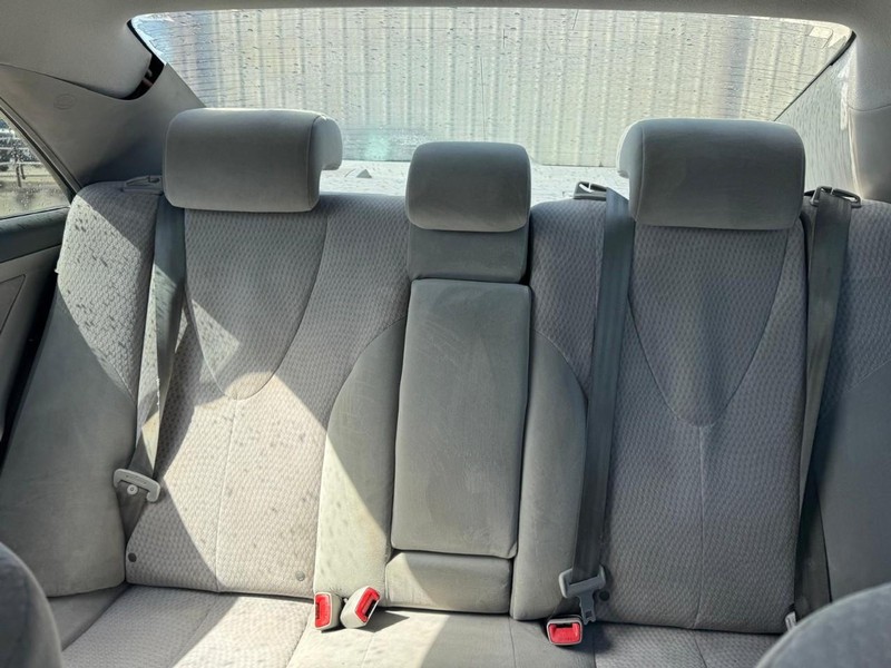 Toyota Camry Vehicle Full-screen Gallery Image 10