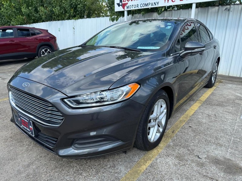 Ford Fusion Vehicle Full-screen Gallery Image 02