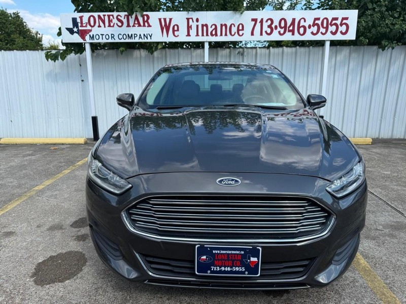 Ford Fusion Vehicle Full-screen Gallery Image 03