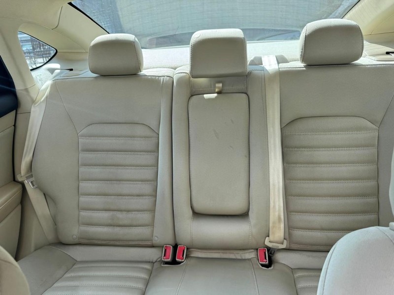 Ford Fusion Vehicle Full-screen Gallery Image 10