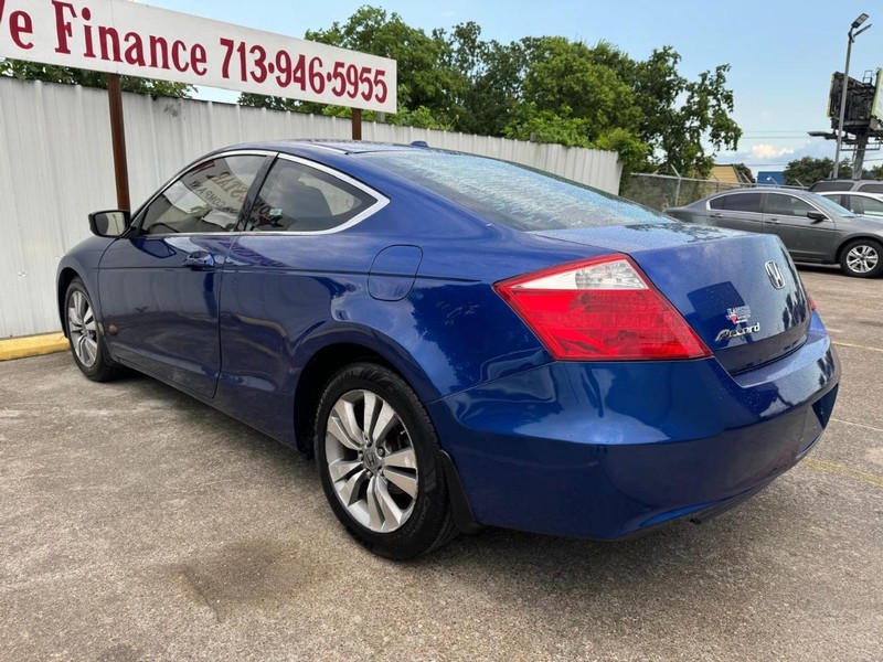 Honda Accord Coupe Vehicle Full-screen Gallery Image 06