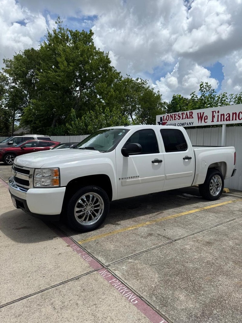 Chevrolet Silverado 1500 Vehicle Full-screen Gallery Image 02