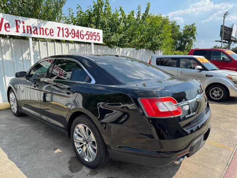 Ford Taurus Vehicle Full-screen Gallery Image 05