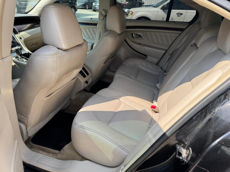 Ford Taurus Vehicle Full-screen Gallery Image 08