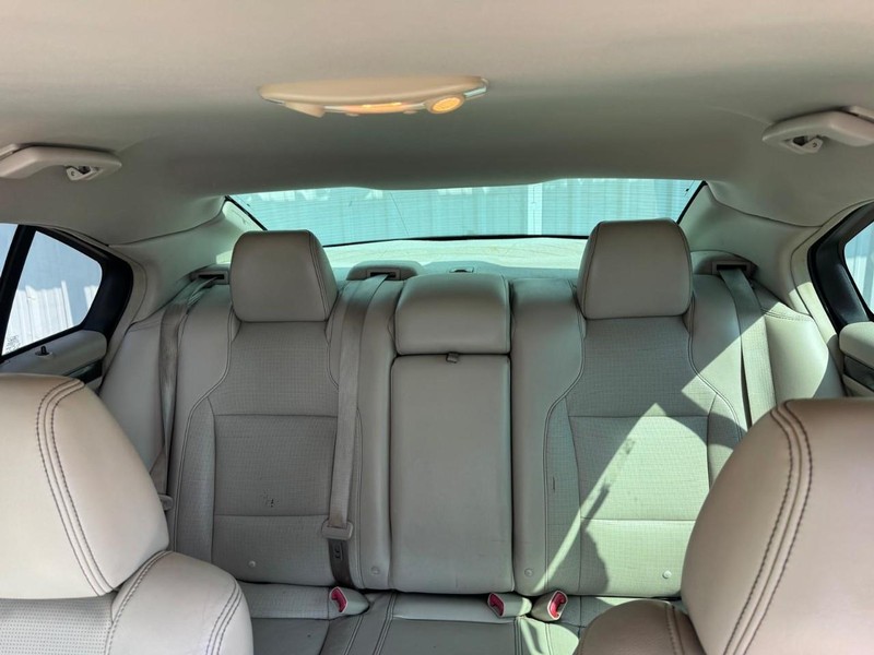 Ford Taurus Vehicle Full-screen Gallery Image 10