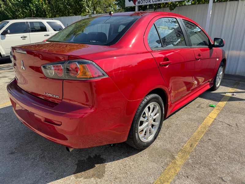 Mitsubishi Lancer Vehicle Full-screen Gallery Image 05