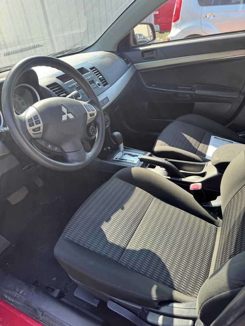 Mitsubishi Lancer Vehicle Full-screen Gallery Image 08